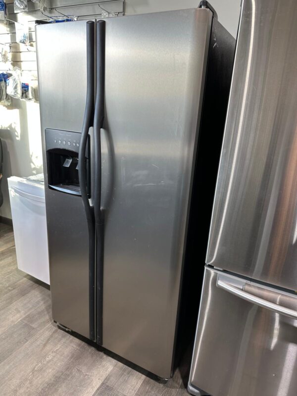 Frigidaire Refrigerator - Image 2