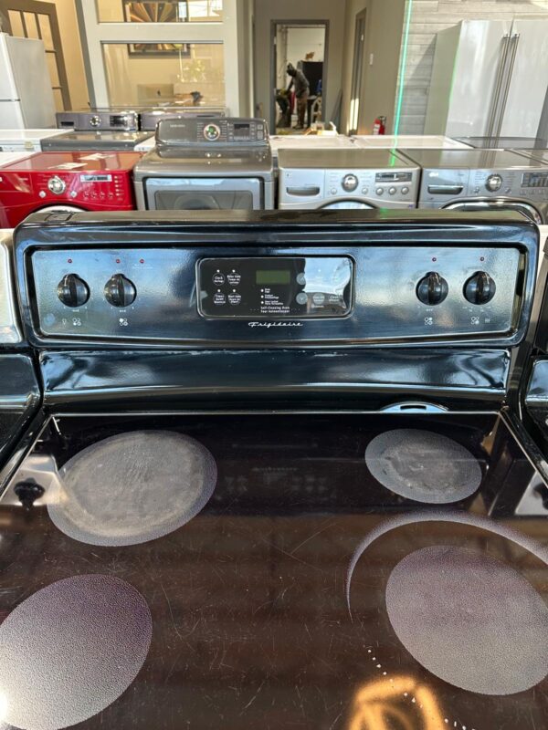 Frigidaire Stove - Image 3